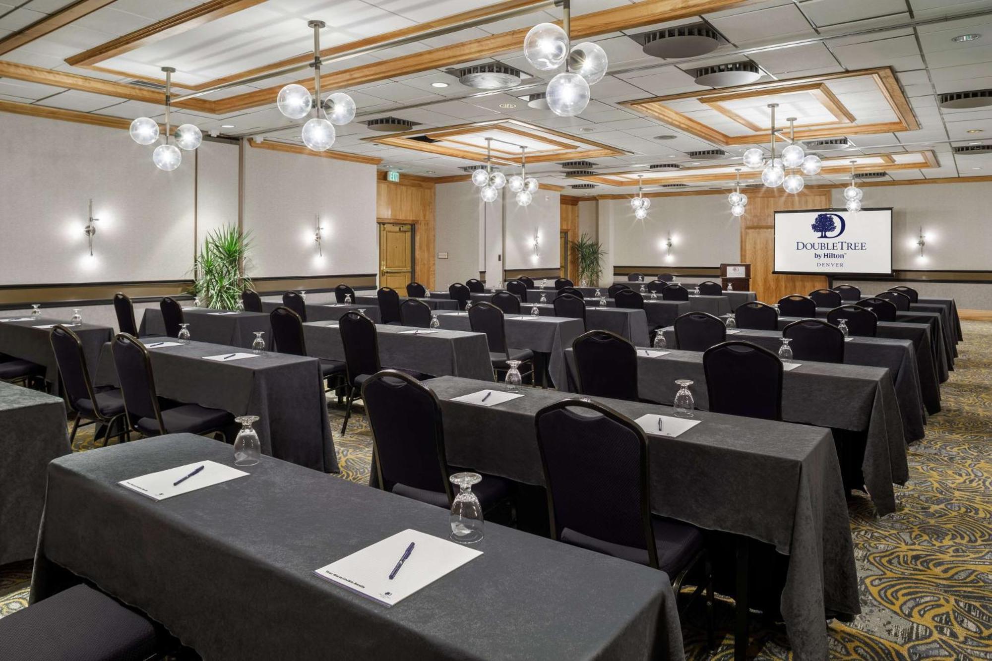 Doubletree By Hilton Hotel Денвер Экстерьер фото