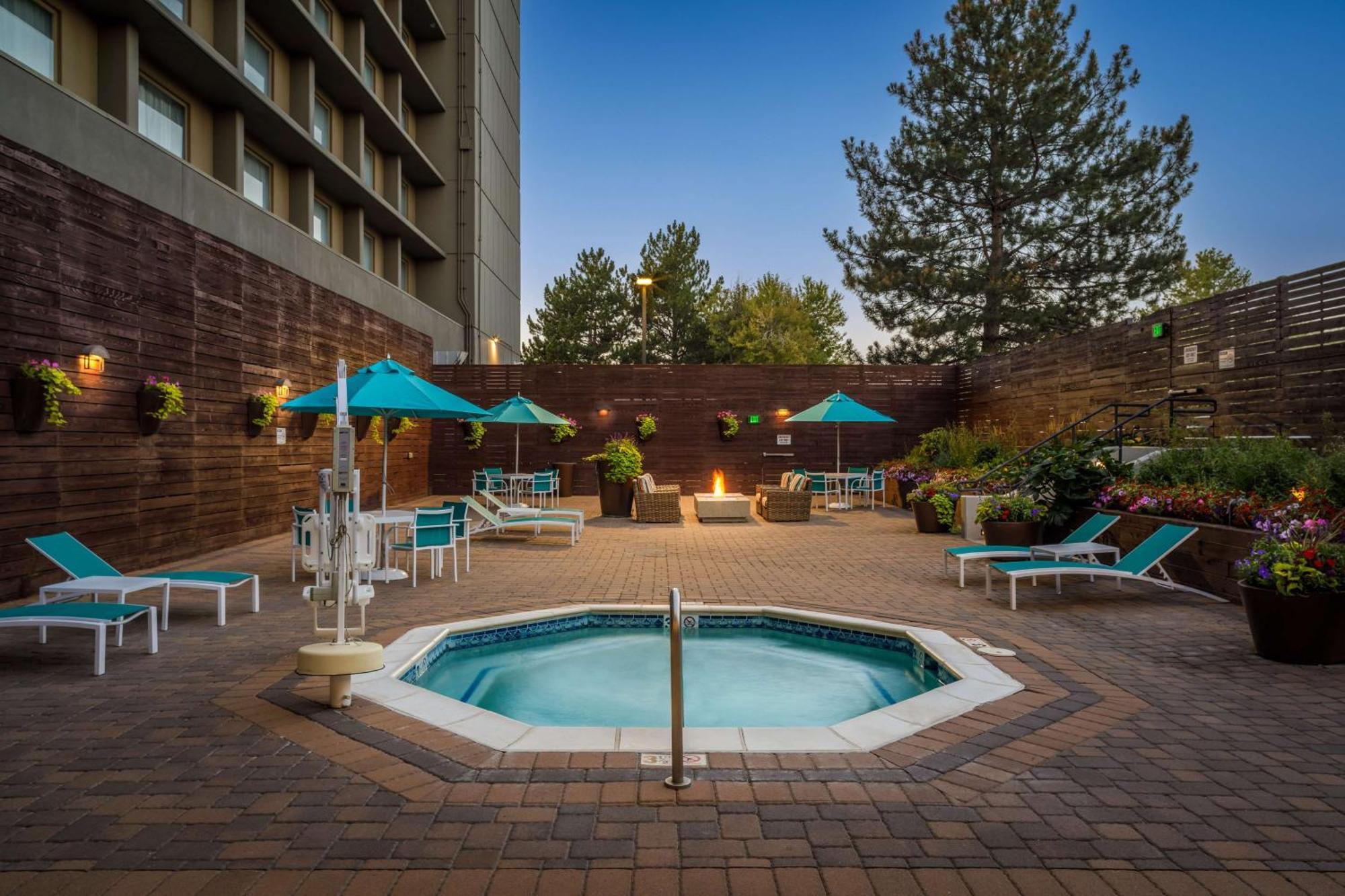 Doubletree By Hilton Hotel Денвер Экстерьер фото